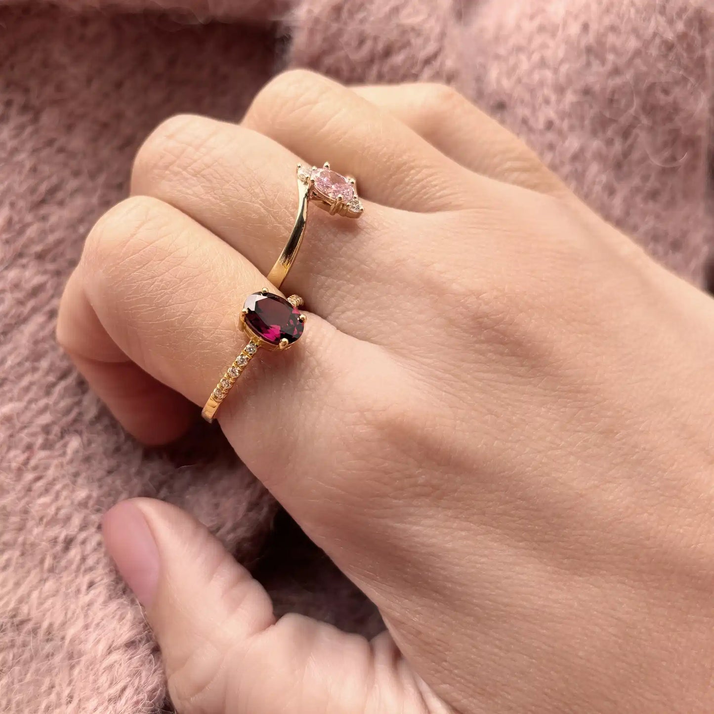 Scrouples - 8kt Gullhringur með Rhodolit