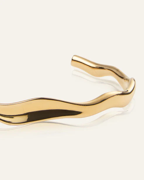 MOCKBERG - Wavy gyllt stál armband