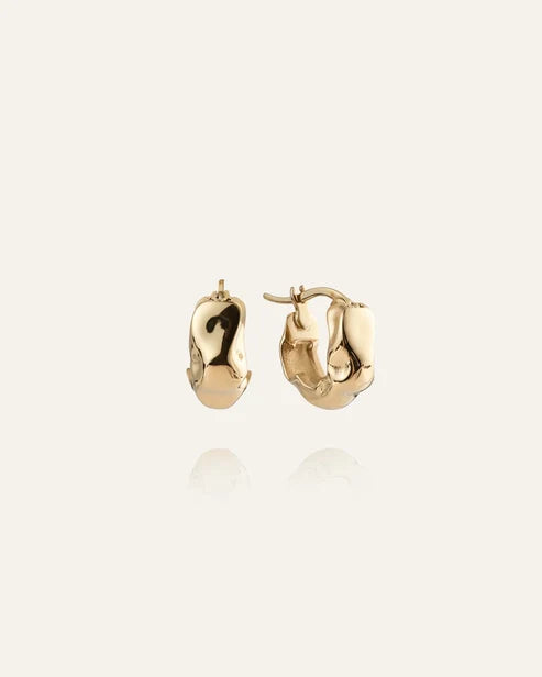 MOCKBERG - Wavy Bolded Hoop Lokkar - gyllt