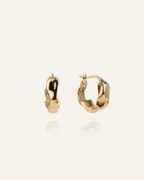 MOCKBERG - Wavy Bolded Hoop Lokkar - gyllt