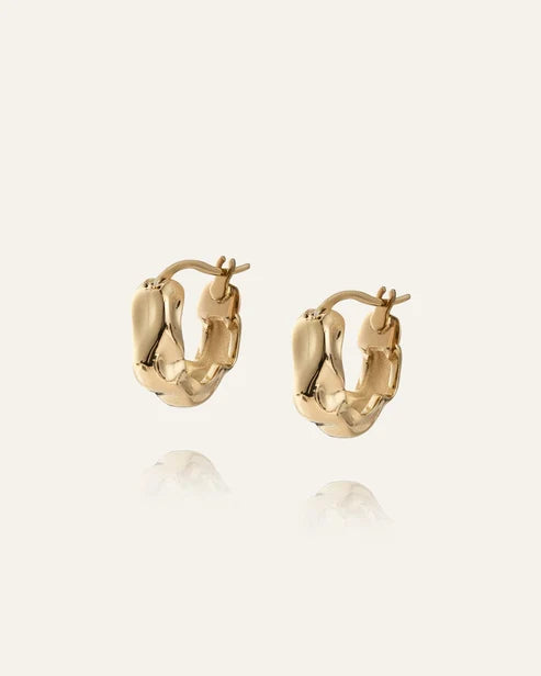 MOCKBERG - Wavy Bolded Hoop Lokkar - gyllt