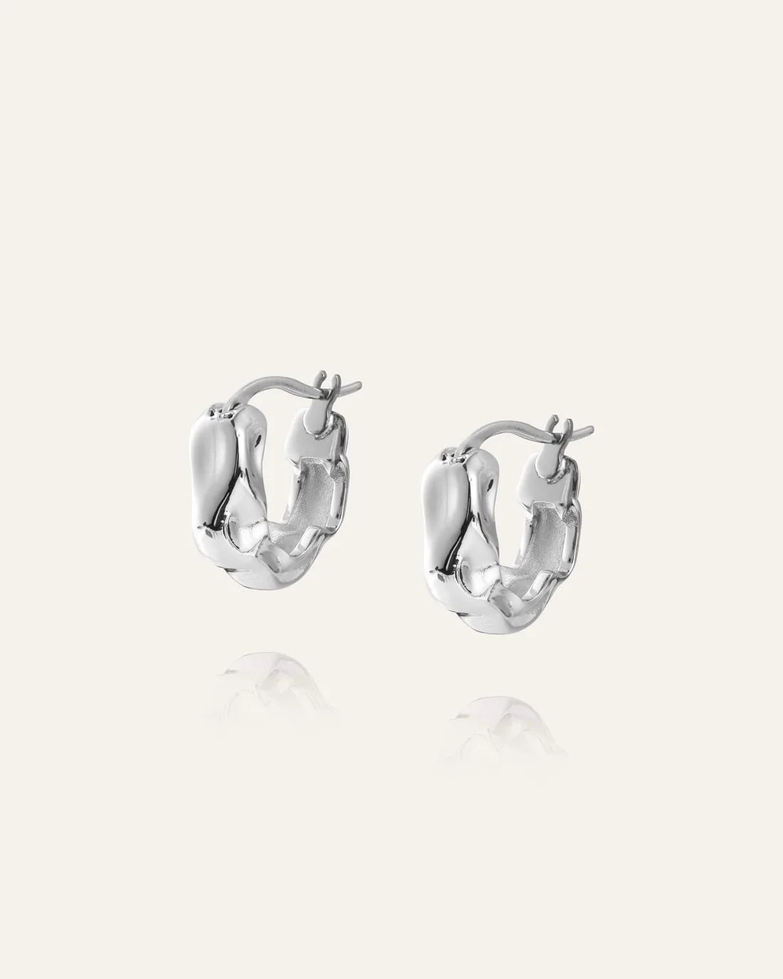 MOCKBERG - Wavy Bolded Hoop Lokkar - Stál