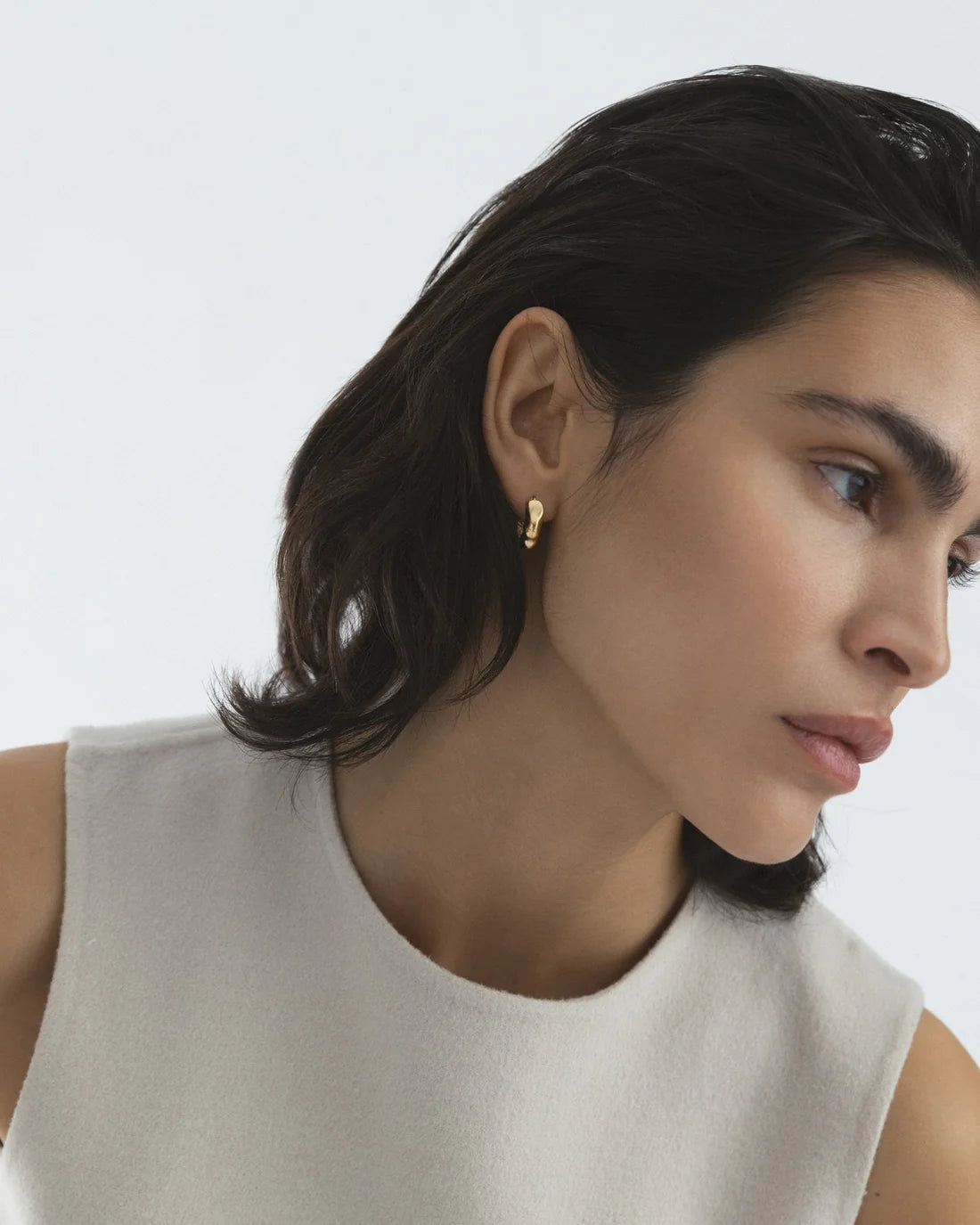 MOCKBERG - Wavy Bolded Hoop Lokkar - gyllt